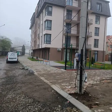 Apartment Domovik трьохкімнатна , миру 11 с кв 19 Mukatschewo