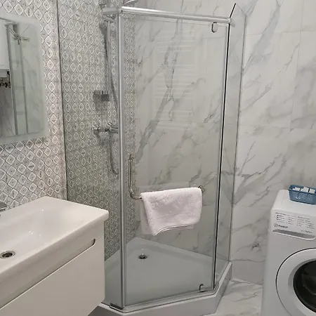 Domovik трьохкімнатна , миру 11 с кв 19 * 무카체베