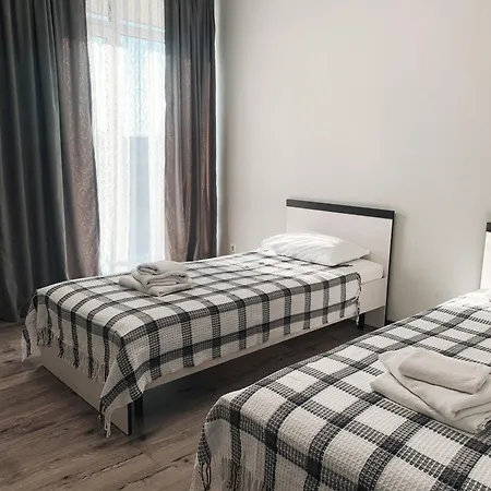 아파트 Domovik трьохкімнатна , миру 11 с кв 19 *