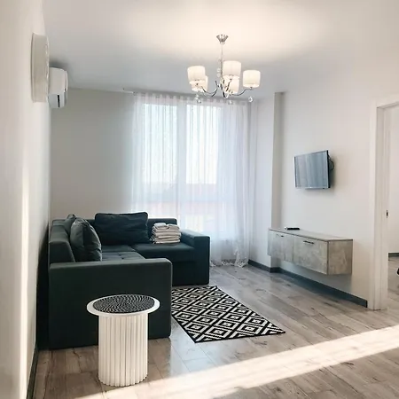 Domovik трьохкімнатна , миру 11 с кв 19 무카체베