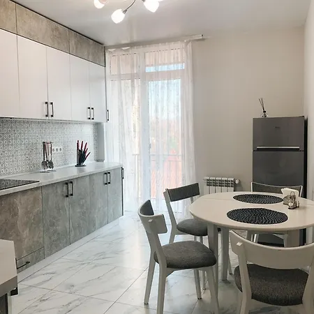 아파트 Domovik трьохкімнатна , миру 11 с кв 19 *