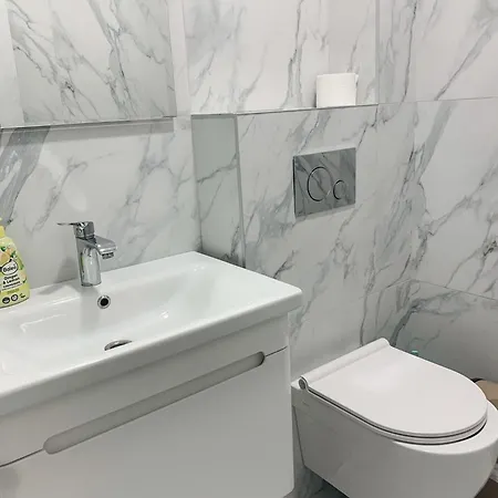 Domovik трьохкімнатна , миру 11 с кв 19 Apartment