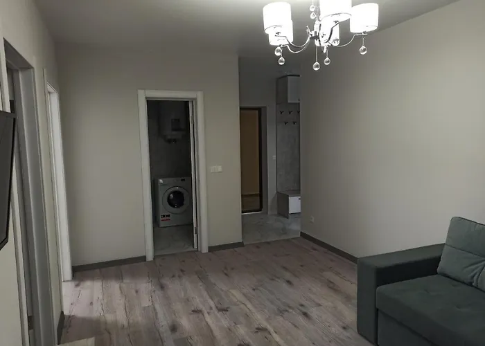 Domovik трьохкімнатна , миру 11 с кв 19 * Munkács