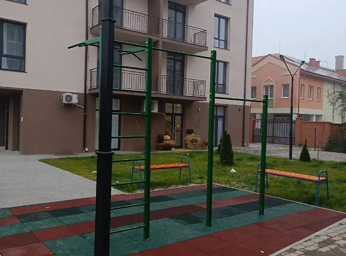 Apartman Domovik трьохкімнатна , миру 11 с кв 19 Munkács