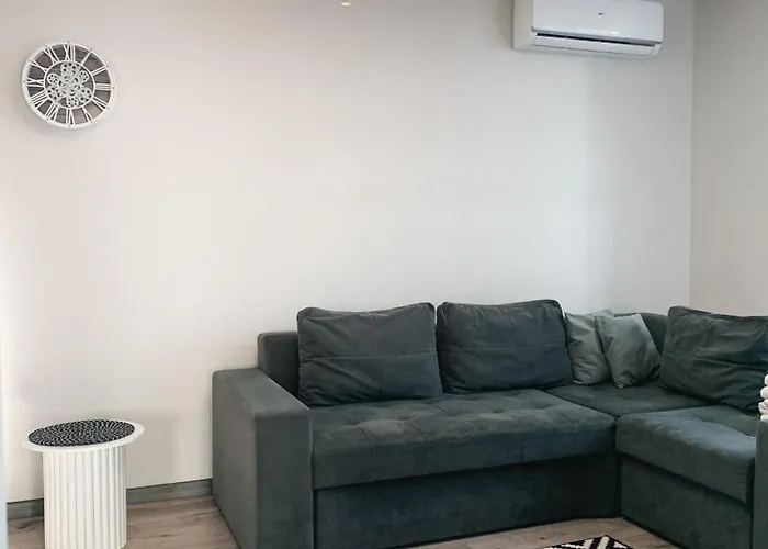 Domovik трьохкімнатна , миру 11 с кв 19 Apartman *