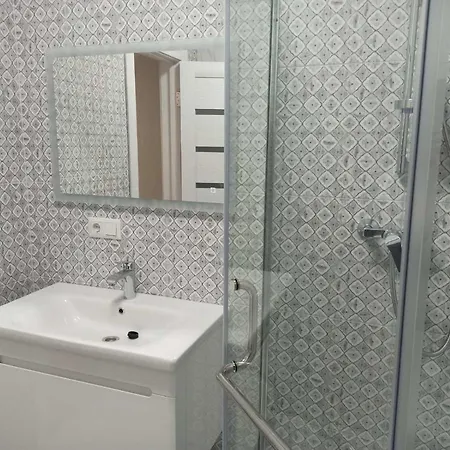 Domovik трьохкімнатна , миру 11 с кв 19 *